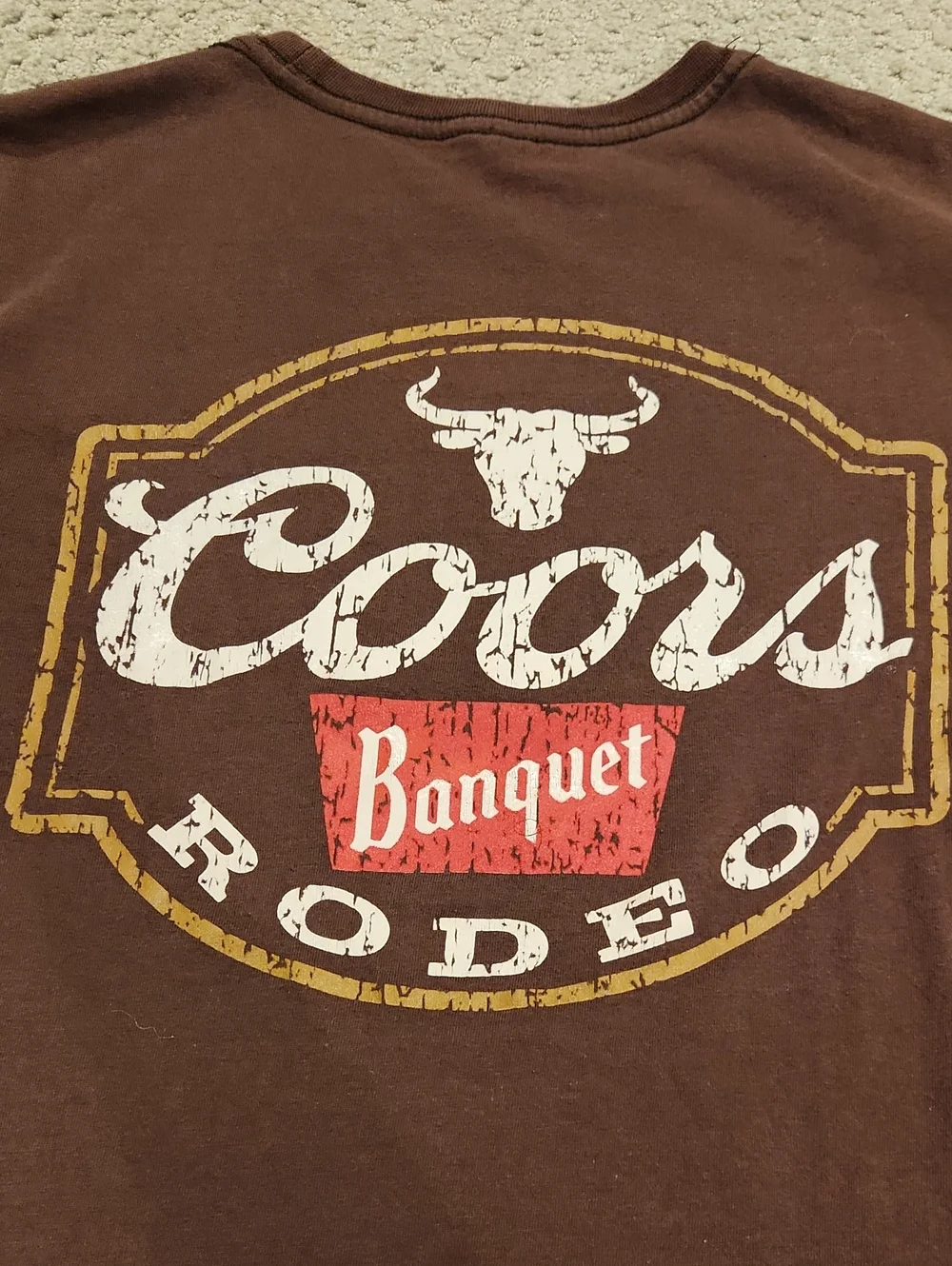 Coors Banquet Rodeo graphic t-shirt distressed yellow oval logo Sz Small